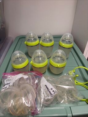 Set of 6 Comotomo Bottles, extra 6 nipples, 2 handles